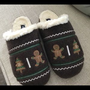 Land’s End Felt Scuff Slippers, size 6B NEW